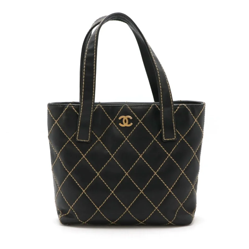 Handle bags with padded interiors for laptops -Chanel  Leather Handbag Tote Bag (Pre-Owned)