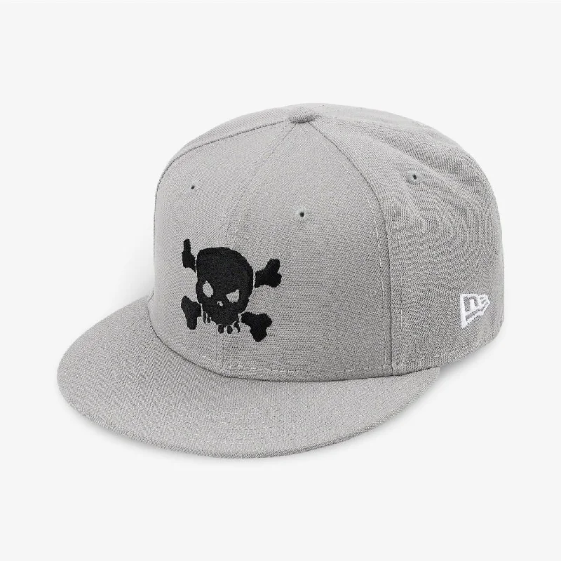 Classic cap with curved bill silhouette -Supreme x New Era Fitted Hat 'Skull' Grey (SS21)