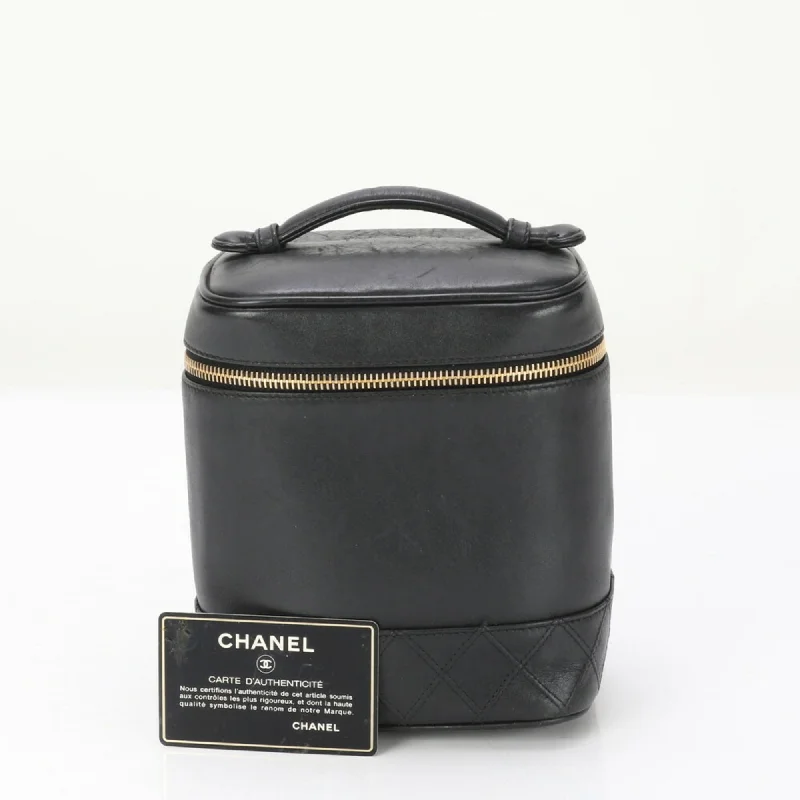 Handle bags with tropical prints for summer -Chanel  Leather Handbag Tote Bag (Pre-Owned)