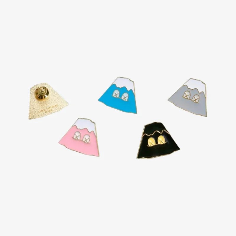 Camo snapback cap for bold woodland style -KAWS Holiday Pins 'Japan Mount Fuji' (Set of 4)