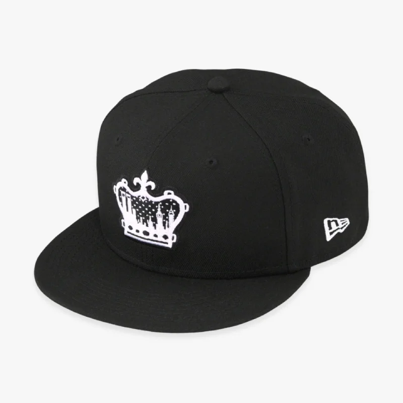 Retro baseball cap with classic team colors -Supreme x New Era Fitted Hat 'King of New York' Black (SS23)