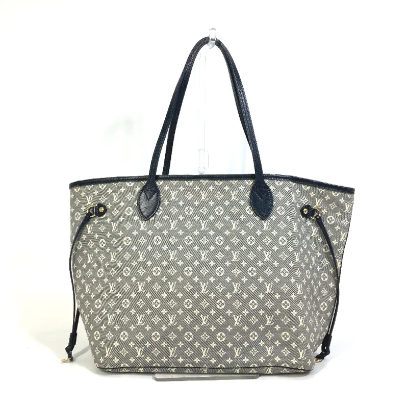 Handle bags with sleek zippers for closure -Louis Vuitton  Other Tote Bag (Pre-Owned)