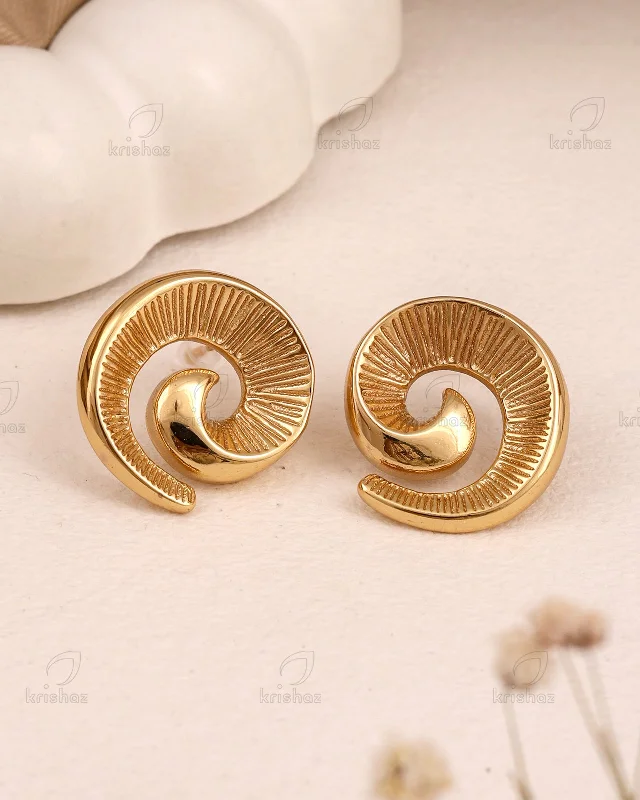 Hoop earrings with hearts for a sweet and romantic gesture-Snail Fashionable Studs